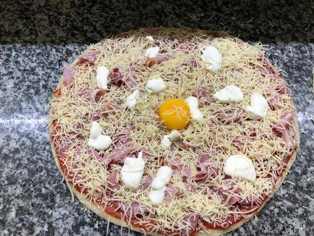 Cartes des pizzas et vins